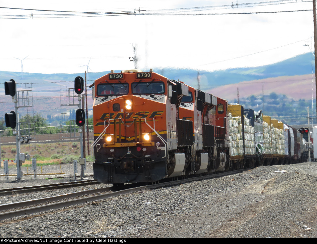 BNSF 6730 east